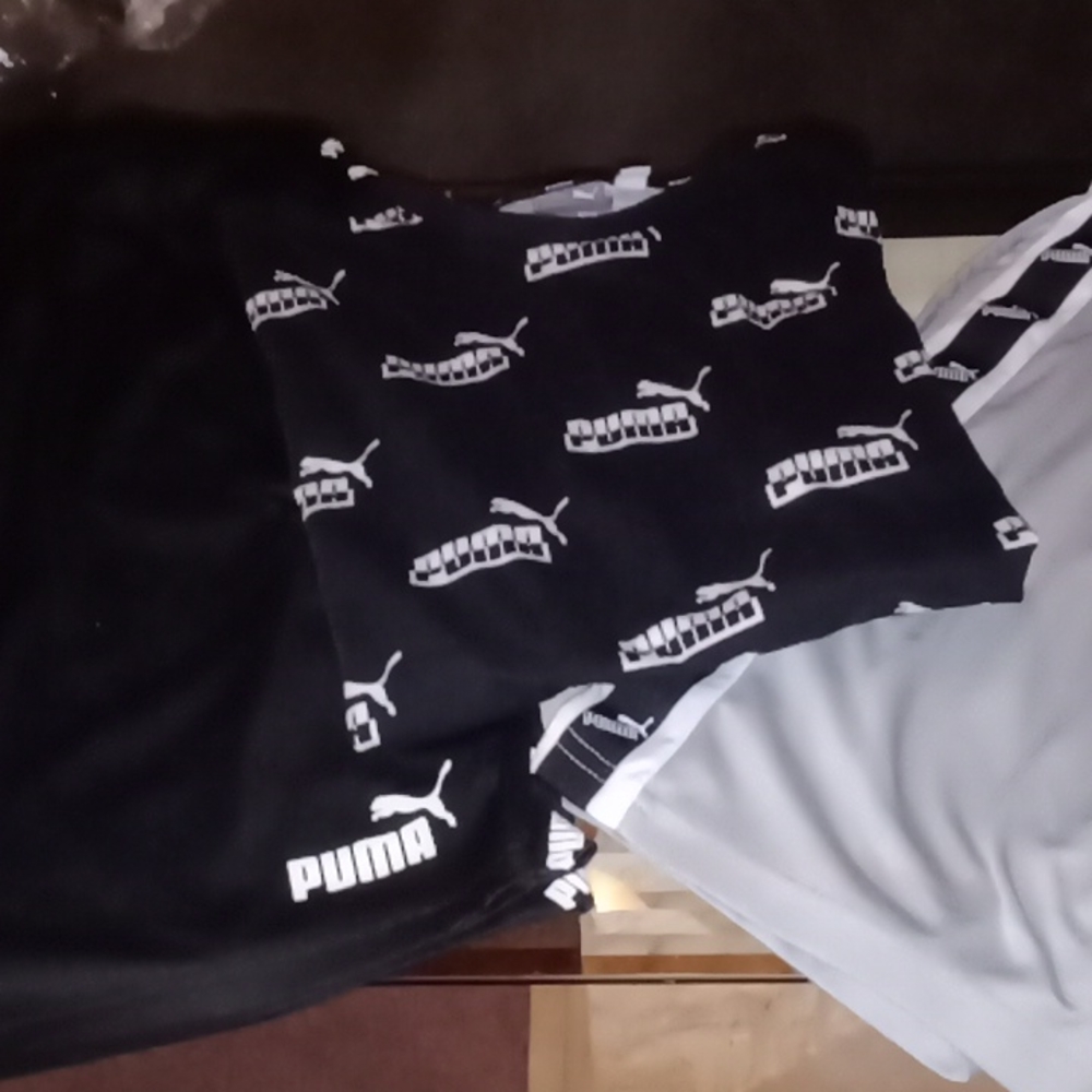Size of Puma boys set or size small men's